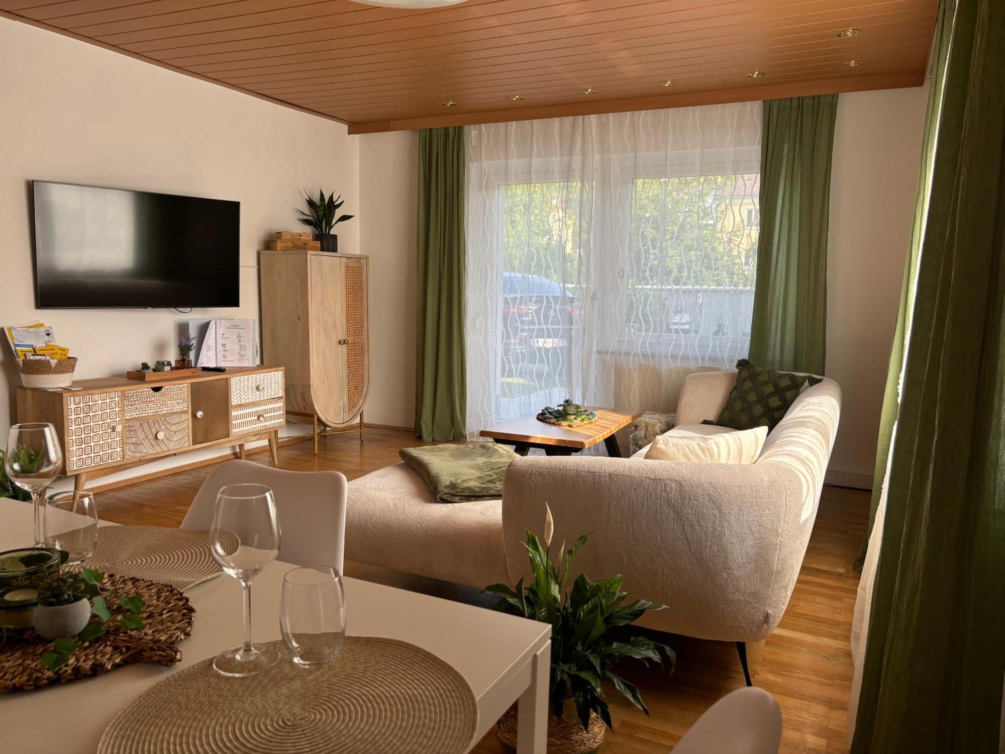 Wohnung See- Und Bergnaehe Гмунден Стая снимка